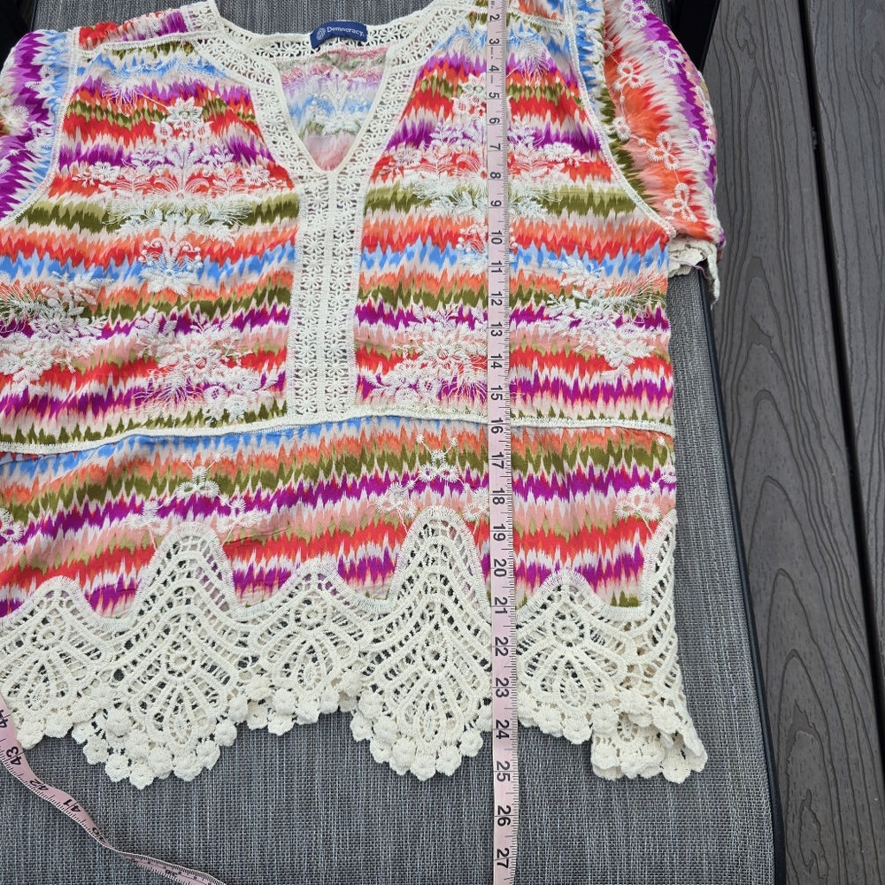 Democracy V-Notch Neck Peplum Crochet Printed Woven top, S, EUC - Picture 11 of 11